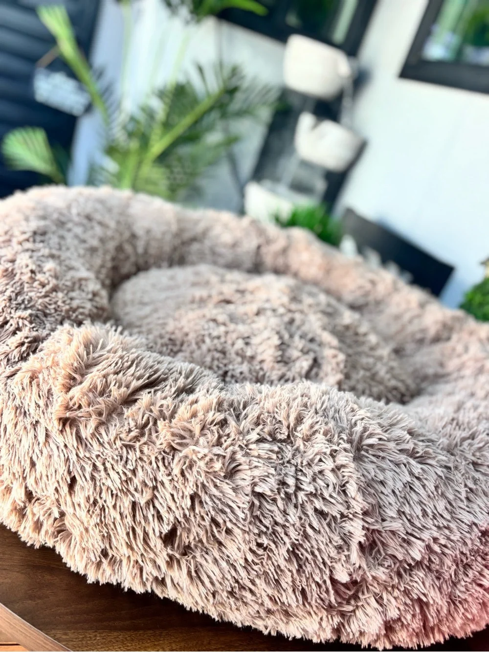 BEDSURE LARGE SIZE FUZZY CALMING BROWN PET BED 🐾🐶